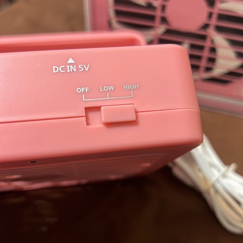 USB Pink Little Desktop Fan - Computer Table - BRAND NEW! - Picture 6 of 6